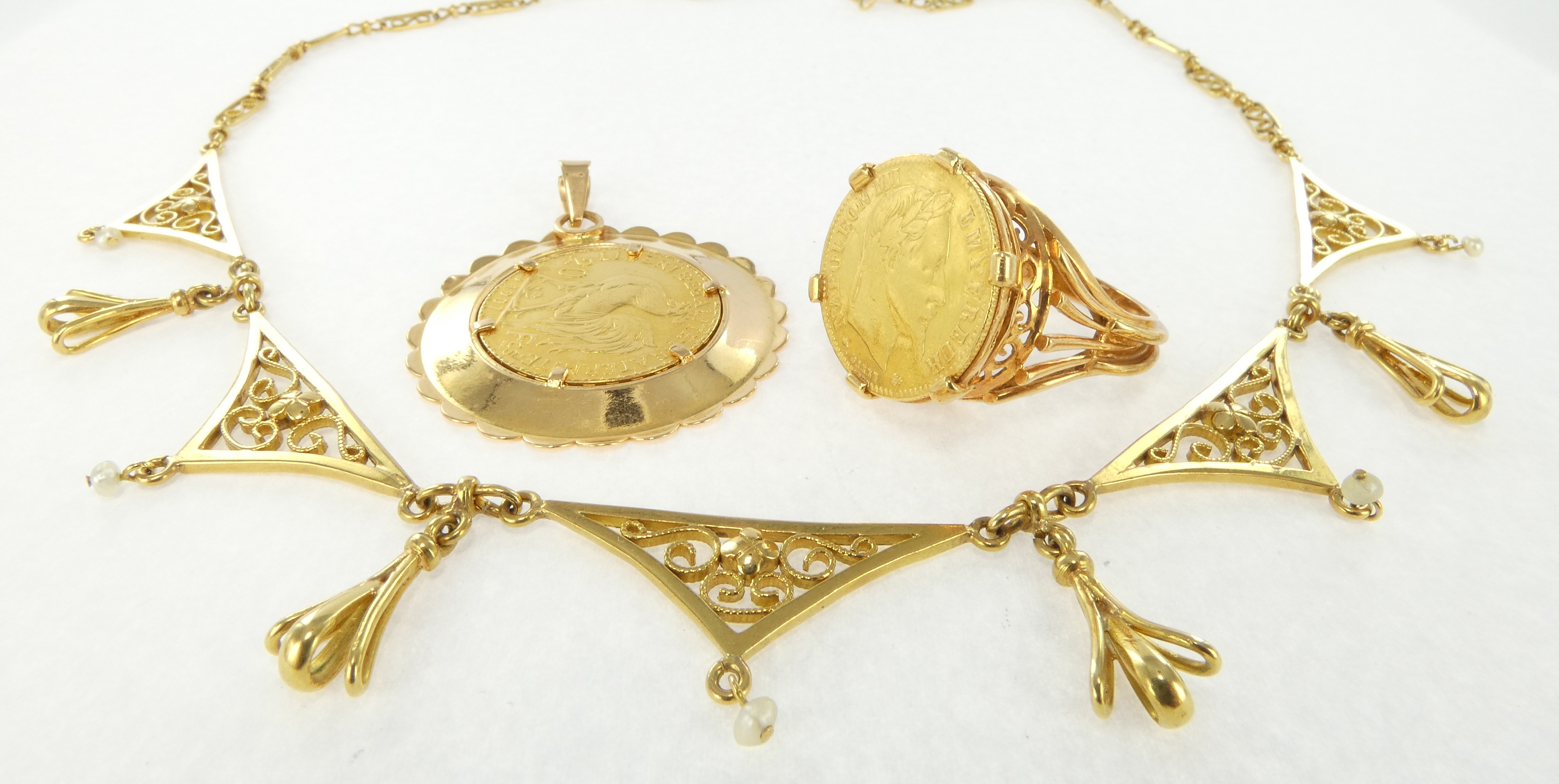 Lot 10 — 1 Bague Or 750 mil. Non poinçonnée, T 56, 11.3g, 1 Collier O