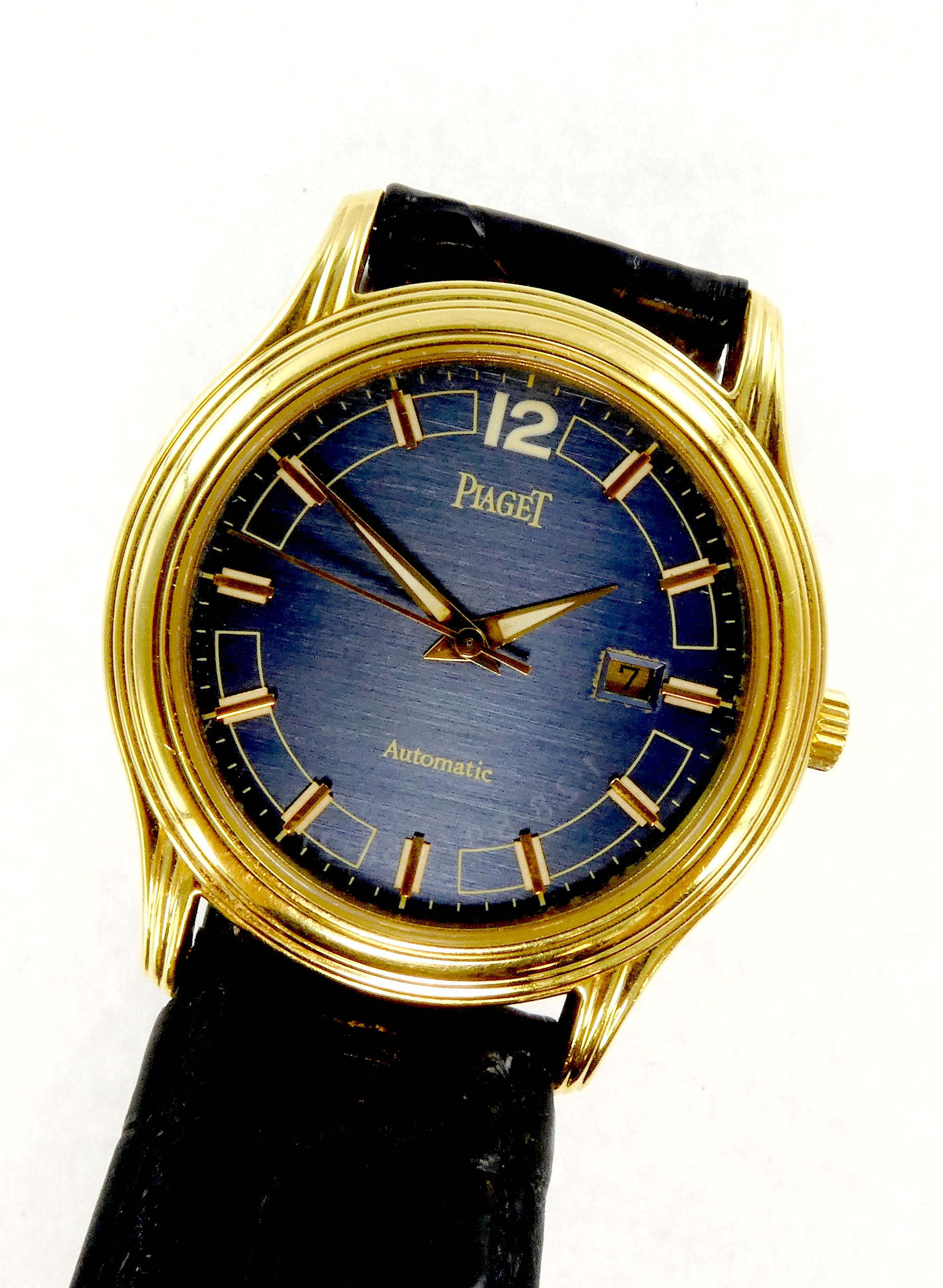 Lot 22 — PIAGET : Montre Or 750 mil. Poinçonnée, fond noir, date à 3h