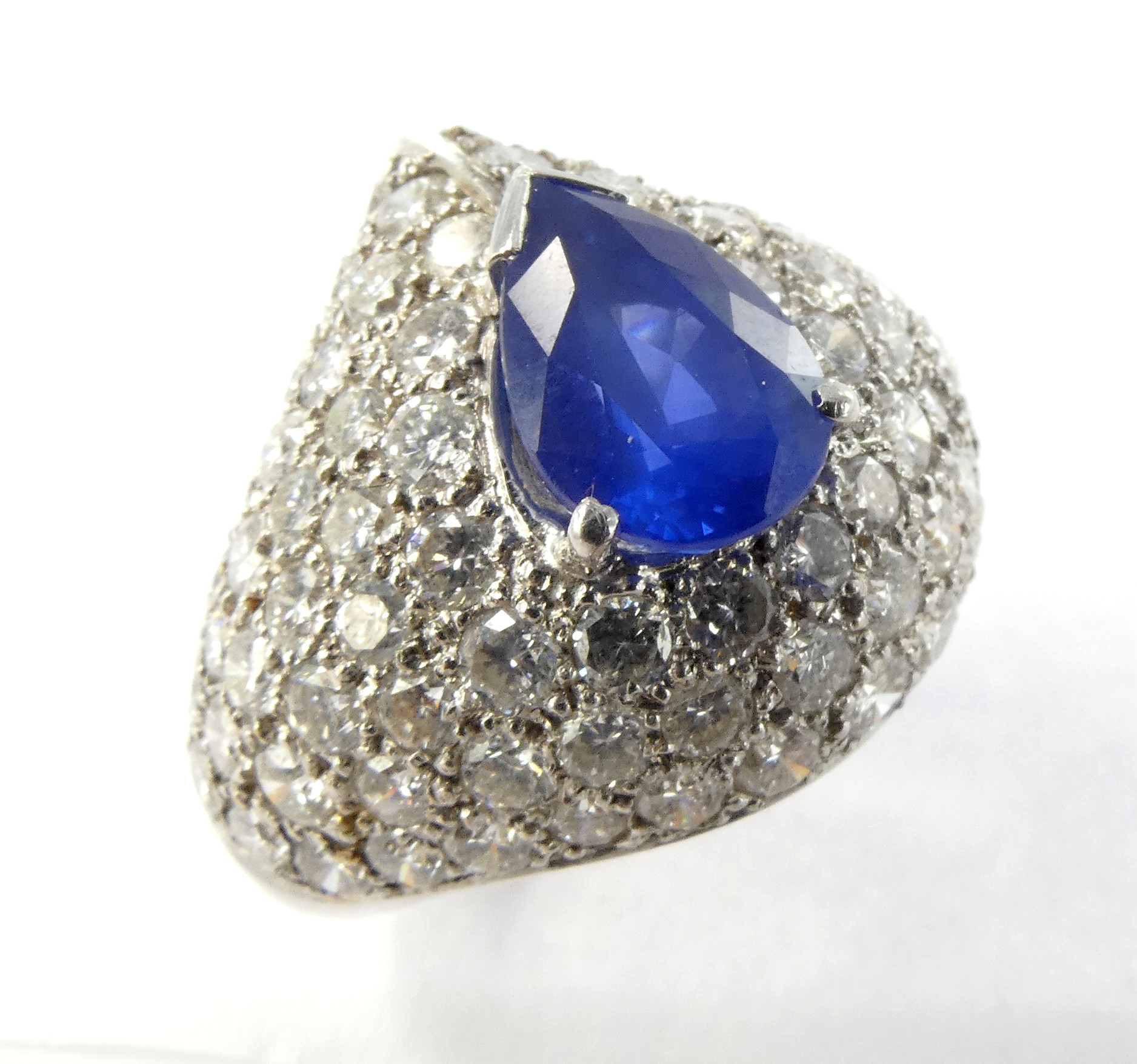 Lot 23 — 1 Bague Or 750 mil. Poinçonnée, ornée d'une pierre et de bri