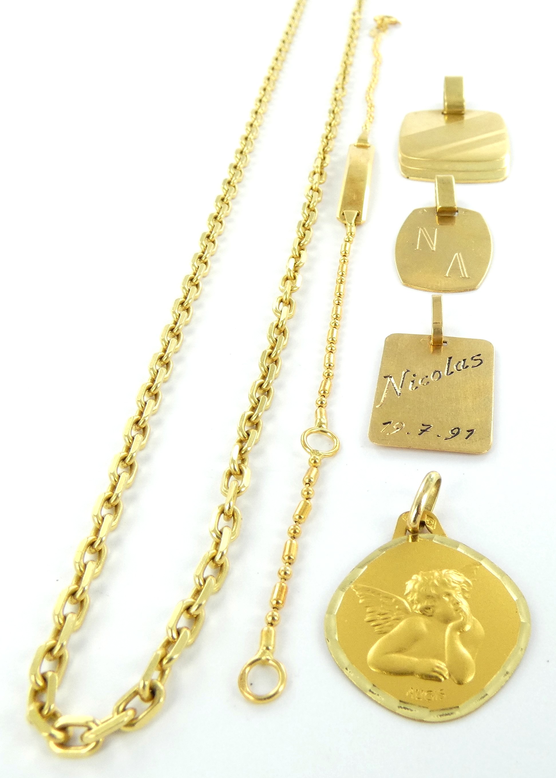Lot 24 — 1 Bracelet Or 750 mil. 2g, 1 Pendentif Or 750 mil. 1.4g, 1 C